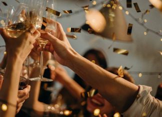 Jak uniknąć kaca? Zachowaj umiar w piciu alkoholu oraz wypróbuj kilka prostych rad. Sprawdź, jak pić, aby następnego dnia nie bolała głowa