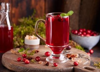 Sok z żurawiny to remedium na zapalenie pęcherza, serce i żołądek. Wzmacnia odporność jak naturalny antybiotyk