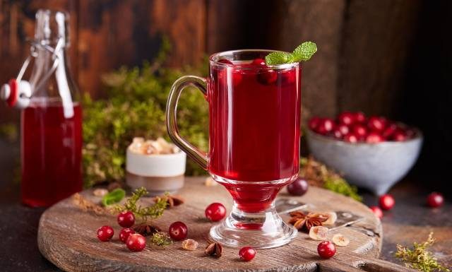 Sok z żurawiny to remedium na zapalenie pęcherza, serce i żołądek. Wzmacnia odporność jak naturalny antybiotyk