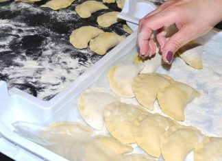 Tak zamrozisz pierogi i krokiety na Wigilię, a także nadmiar świątecznego jedzenia. Zobacz też, jak bezpiecznie korzystać z mrożonek