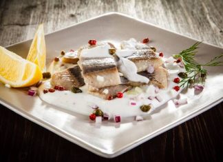 Ryba na Wigilię w zdrowym i nietuzinkowym wydaniu. Te przepisy zaskoczą wszystkich i sprawią, że będziesz przyrządzać je co roku na Święta