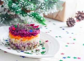 Tak odchudzisz każdą z 12 potraw na Wigilię. Tradycyjna kolacja będzie lżejsza i wciąż pyszna! Zobacz sposoby na lekkie dania świąteczne