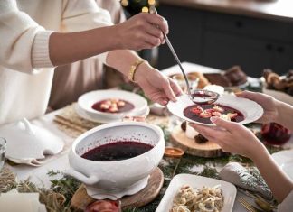 Ból brzucha, niestrawność, wzdęcia i zgaga. Poznaj domowe i naturalne metody na świąteczne przejedzenie. Nie musisz sięgać po lekarstwa