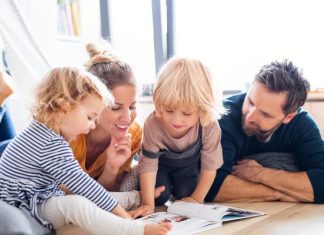 Chcesz wzmocnić więzi z bliskimi? Psycholog wyjaśnia, jak zadbać o dobre relacje w rodzinie i spędzać udany czas razem