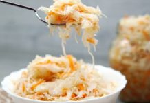 Ten błąd wiele osób popełnia przed Wigilią. Tego nigdy nie rób z kiszoną kapustą! Tak przygotujesz najzdrowszą kapustę z grzybami i bigos