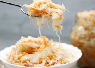 Ten błąd wiele osób popełnia przed Wigilią. Tego nigdy nie rób z kiszoną kapustą! Tak przygotujesz najzdrowszą kapustę z grzybami i bigos