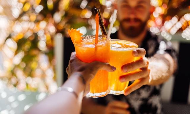 Nie łącz alkoholu z tymi produktami! To będzie gorsze niż kac!