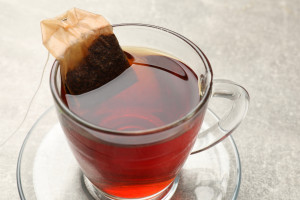 Popularny dodatek do kawy i herbaty. Badania odkryły, co robi z mózgiem