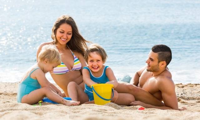 Pechowa siódemka. Tych chorób możesz się nabawić w ciepłych krajach. Jak się przed nimi uchronić? Sprawdź przed wyjazdem na ferie!