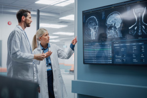 Polacy coraz bardziej otwarci na cyborgizację. Potrzebne regulacje i edukacja