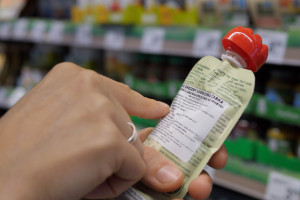 105 dodatków, tony cukru, szkodliwe wzmacniacze. Jedzenie dla niemowląt prześwietlone