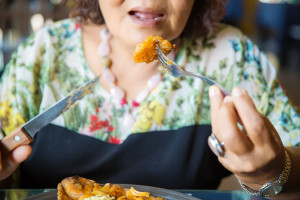 Doprowadza do cukrzycy, podnosi kortyzol. Kolacja zakazana o tej porze