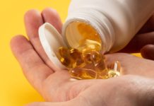 Demoluje jelita. Lekarze biją na alarm: Polacy łykają jak cukierki