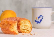 Tak „odchudzisz” pączki. Wypróbuj przepisy na pieczone pączki o mniejszej liczbie kalorii. To fit propozycja na Tłusty czwartek