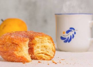 Tak „odchudzisz” pączki. Wypróbuj przepisy na pieczone pączki o mniejszej liczbie kalorii. To fit propozycja na Tłusty czwartek