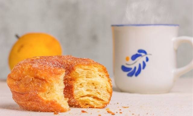 Tak „odchudzisz” pączki. Wypróbuj przepisy na pieczone pączki o mniejszej liczbie kalorii. To fit propozycja na Tłusty czwartek