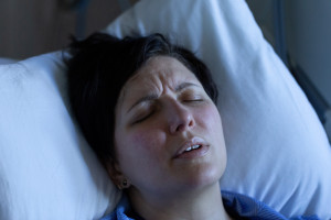 Pojawia się w środku nocy. Może wskazywać na nieodwracalne zmiany w mózgu