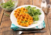 Fit gofry to przepyszny zamiennik tradycyjnego deseru. Przepisy na gofry w wersji wegańskiej, bezglutenowej, wytrawnej i dla dzieci