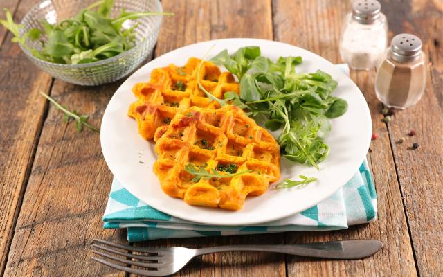 Fit gofry to przepyszny zamiennik tradycyjnego deseru. Przepisy na gofry w wersji wegańskiej, bezglutenowej, wytrawnej i dla dzieci