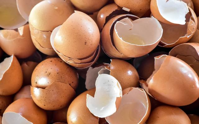 Naturalny sposób na mocne kości? Skorupki jajek działają lepiej niż myślisz