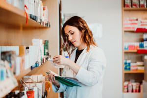 Ważny lek dla seniorów poza listą. Ministerstwo Zdrowia: 13 alternatyw