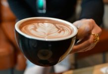 Nie dodawaj do kawy. Dramatyczny wpływ na pracę mózgu