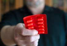 Polacy łykają jak cukierki. Nowe zalecenia: o tej porze dnia działa najskuteczniej