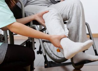 Atakuje nerwy i mięśnie. Prowadzi do ciężkiej niepełnosprawności