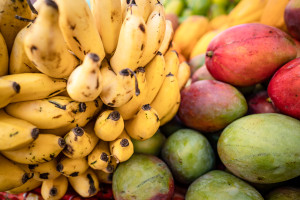 Banan, winogrona i mango. Nie każdy może zajadać bez ograniczeń