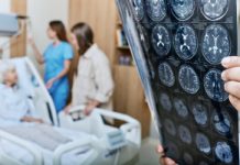 600 tys. Polaków żyje z otępieniem. Zbyt późna diagnoza zamyka drogę