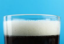 Największy błąd przed snem w upały. Zapłacisz za niego rano