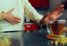 Fermentuje w jelitach. To dlatego brzuch robi się wielki i twardy