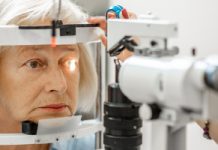 Choroba zabrała wzrok jego babci. Teraz naukowcy z Białegostoku mają w rękach rewolucyjny patent