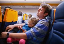 Jet lag rozregulowuje nie tylko sen. Naukowcy z Wrocławia o „gut jet lag”