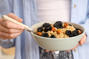 To najlepsza wersja owsianki na niższy cholesterol. Kluczowe są 2 dodatki