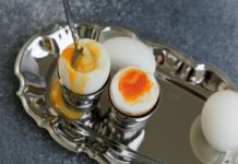 6 jajek dziennie. Dieta znanej kliniki pozwala zrzucić 5 kg w kilka dni