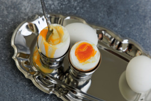 6 jajek dziennie. Dieta znanej kliniki pozwala zrzucić 5 kg w kilka dni