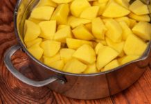 Zrób to z ugotowanymi ziemniakami. Pomaga kontrolować cukier we krwi