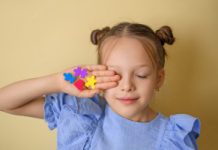 To nie „moda na autyzm”, to większa świadomość. Przybywa diagnoz wśród kobiet i dziewcząt