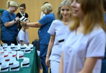 Młode pielęgniarki bez wsparcia. Szpitali nie przekonały miliony z ministerstwa