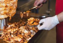 Tak oszukuje nas branża gastronomiczna. Test kebabów ujawnił prawdę
