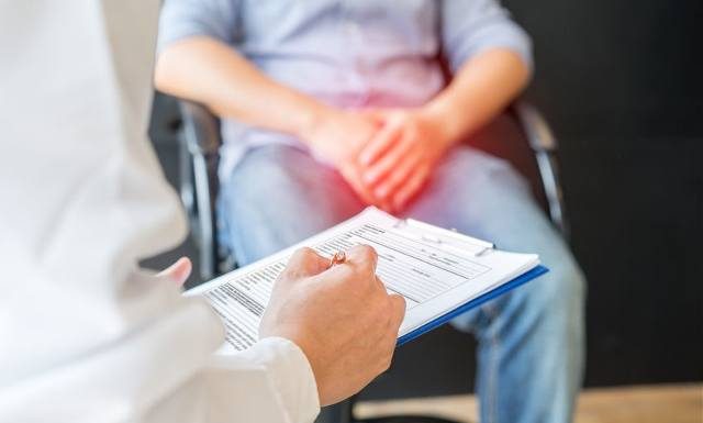 Problemy z prostatą to nie tylko rak. Zobacz, jakie objawy daje zapalenie gruczołu krokowego