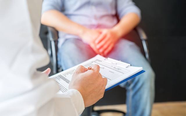 Problemy z prostatą to nie tylko rak. Zobacz, jakie objawy daje zapalenie gruczołu krokowego
