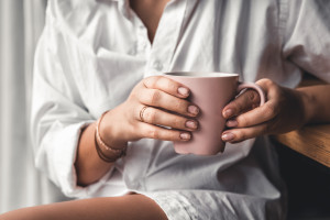 Ten popularny napój chroni wątrobę. Lekarz wskazuje, ile pić dziennie