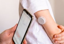 Elektroniczny implant usuwa nadmiar cukru z krwi. U myszy z cukrzycą spadła też waga
