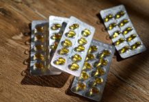 Polacy łykają garściami na odporność. W nadmiarze niszczą wątrobę i nerki